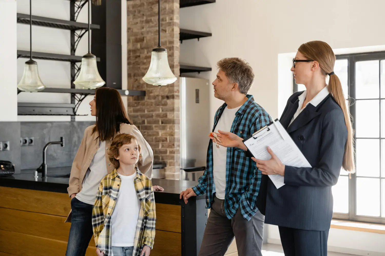 Sally Brandt Immobilien - Immobilienkonzepte - Familie genießt ihr neues Haus